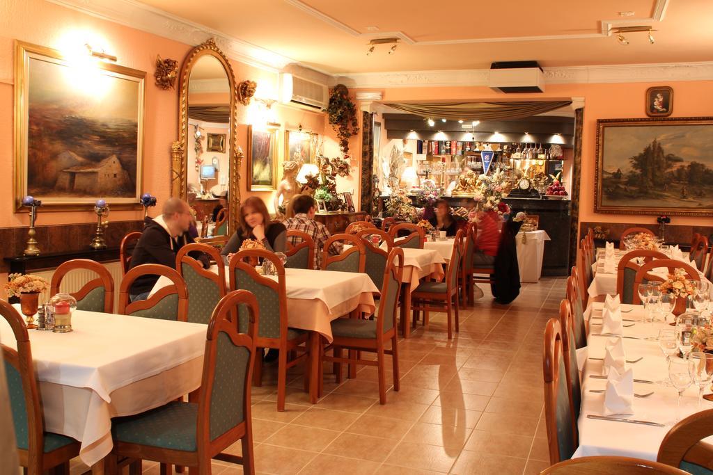 Hotel Vila Tina Zagreb Buitenkant foto