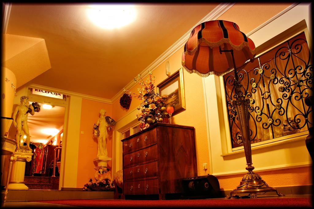 Hotel Vila Tina Zagreb Buitenkant foto