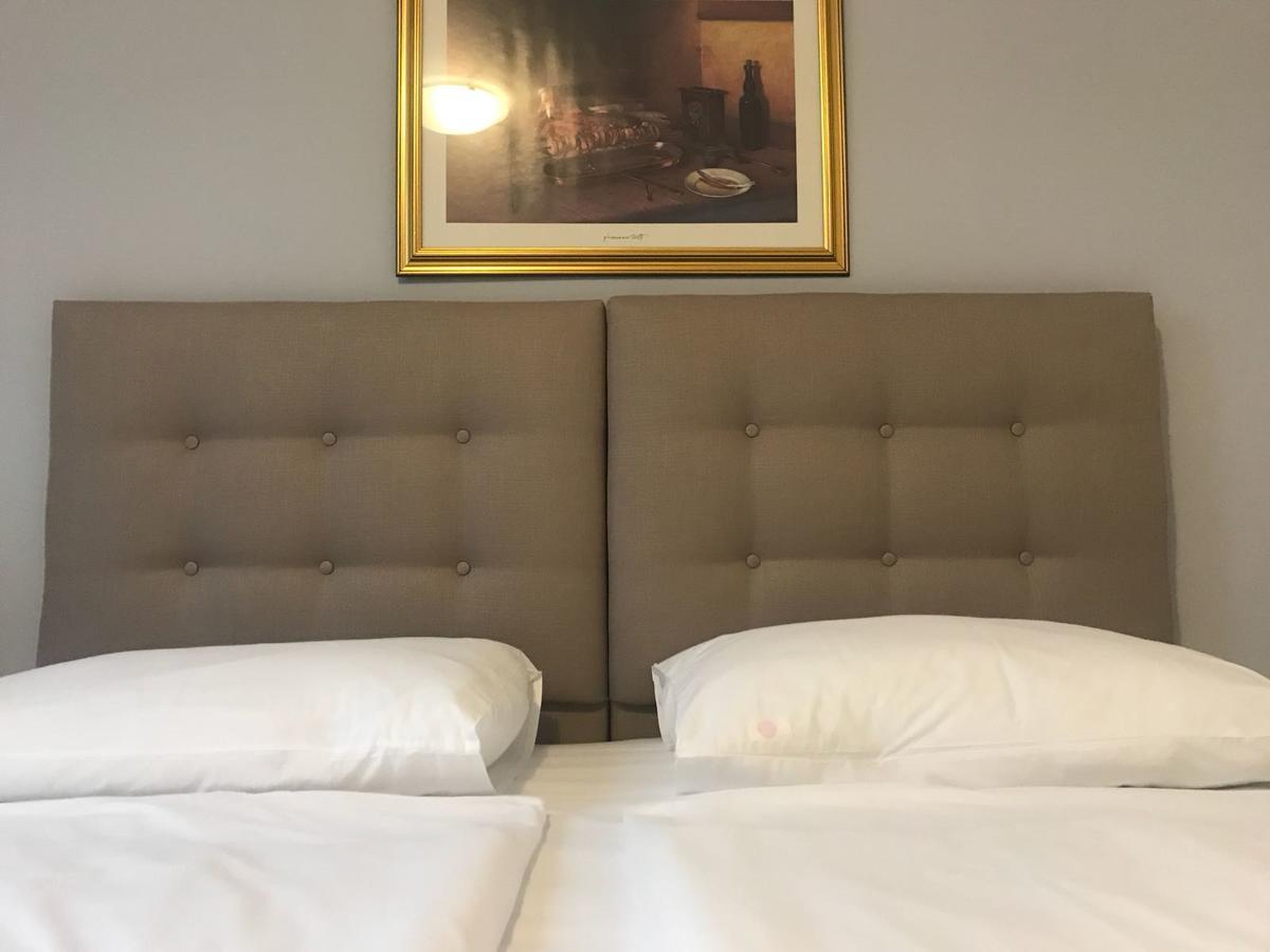 Hotel Vila Tina Zagreb Buitenkant foto