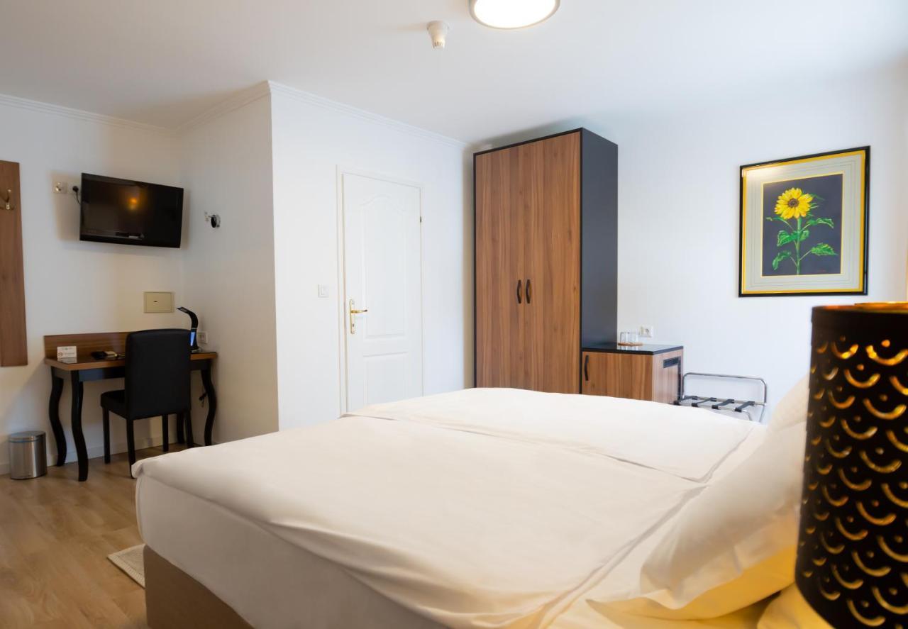 Hotel Vila Tina Zagreb Buitenkant foto