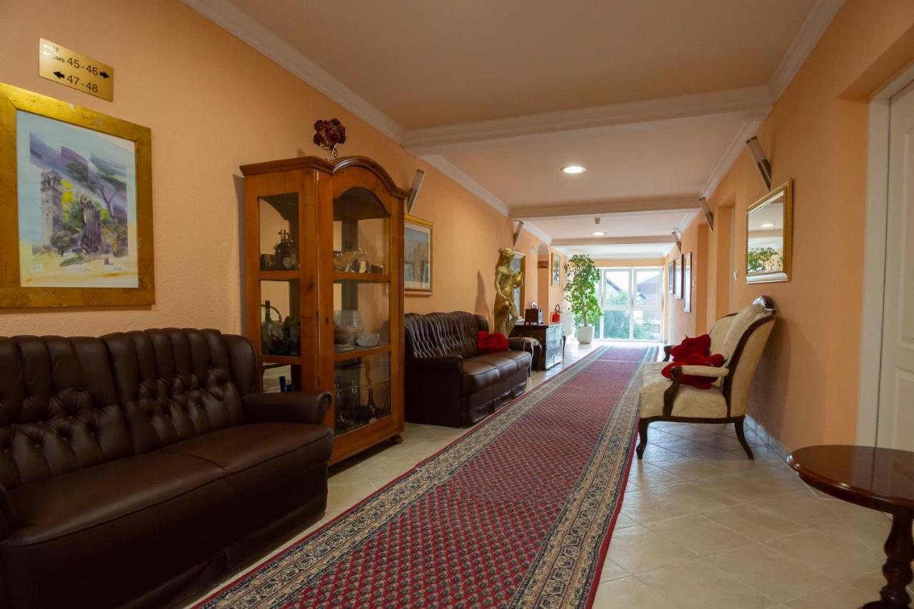 Hotel Vila Tina Zagreb Buitenkant foto
