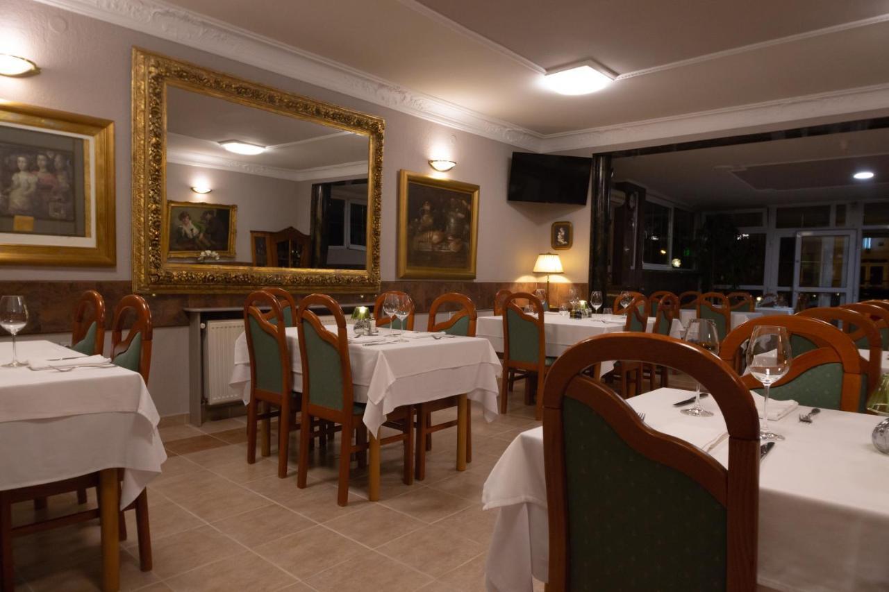 Hotel Vila Tina Zagreb Buitenkant foto
