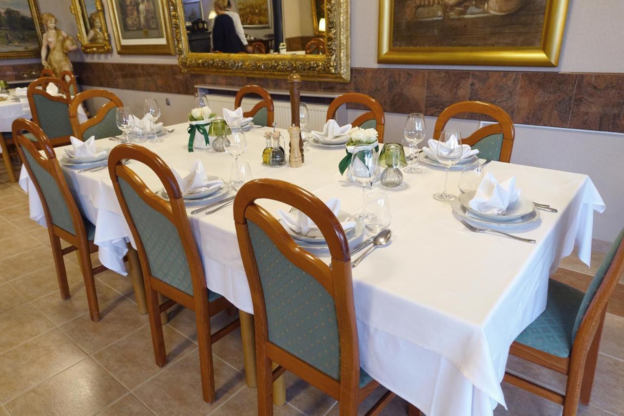 Hotel Vila Tina Zagreb Buitenkant foto